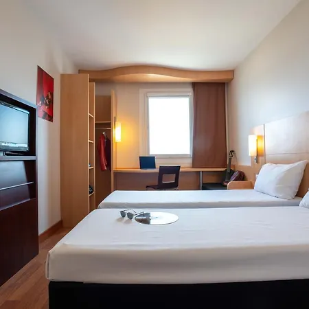 Ibis Hotel Plzen Exterior photo